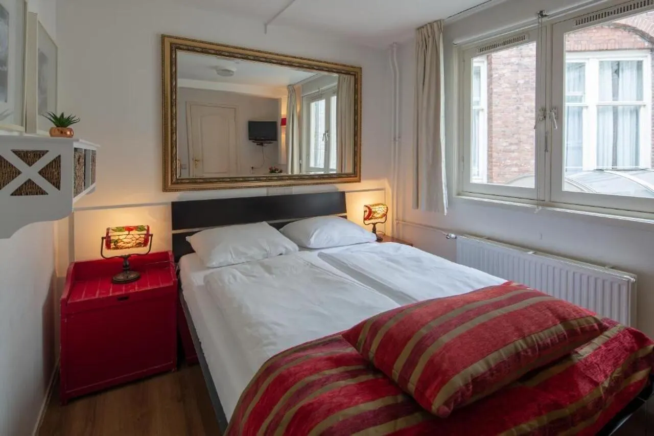 Amsterdam House Hotel 3*,